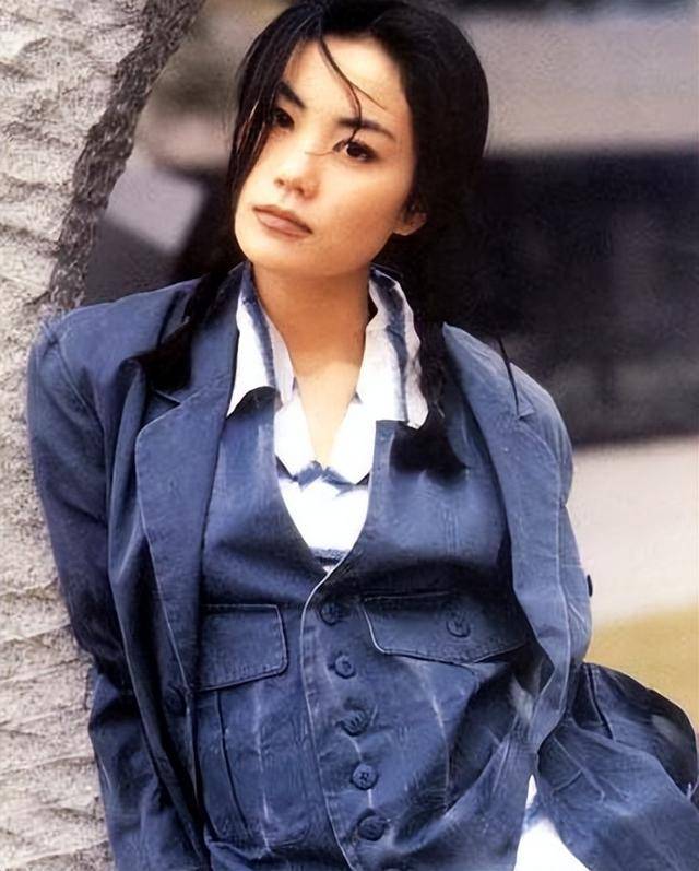 王菲又分手了！张柏芝为断谢霆锋后路，带3儿子下嫁小9岁男友