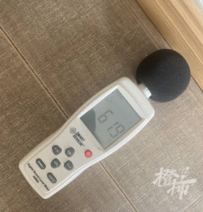 邻居投诉楼上老人家里经常半夜各种响动,走路、拉窗帘、洗澡……多次协商未果后,楼下的低音炮响了 邻居投诉楼上老人家里经常半夜各种响动,走路、拉窗帘、洗澡……多次协商未果后,楼下的低音炮响了