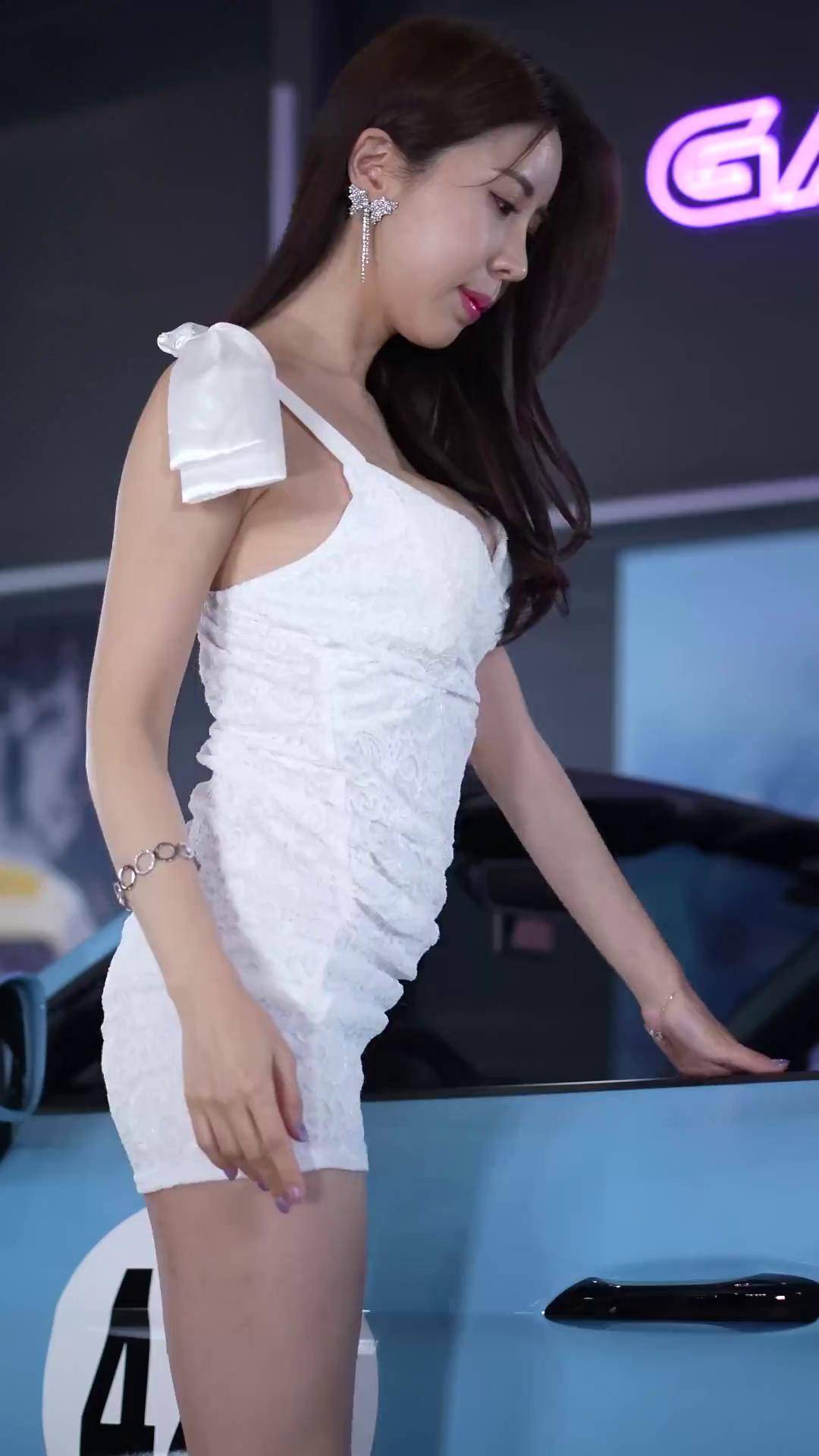 韩国美女模特 玫瑰 蓝色保时捷白色连衣裙 2022bto摄影会