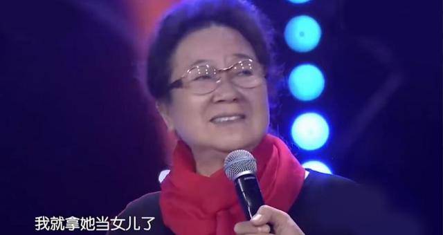 他长得帅，演技好，不顾一切娶大15岁妻恩爱至今，没生孩子也幸福