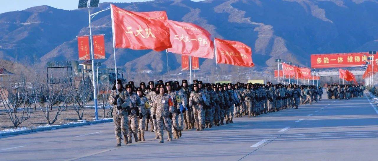 新训进行时丨“00后”新兵迎来军旅生涯首次徒步行军!_战友_胆气_训练
