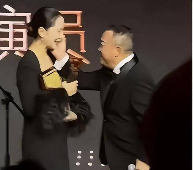 澳门这一夜，撕碎了曾志伟的“体面”，李雪健的话终于有人信了