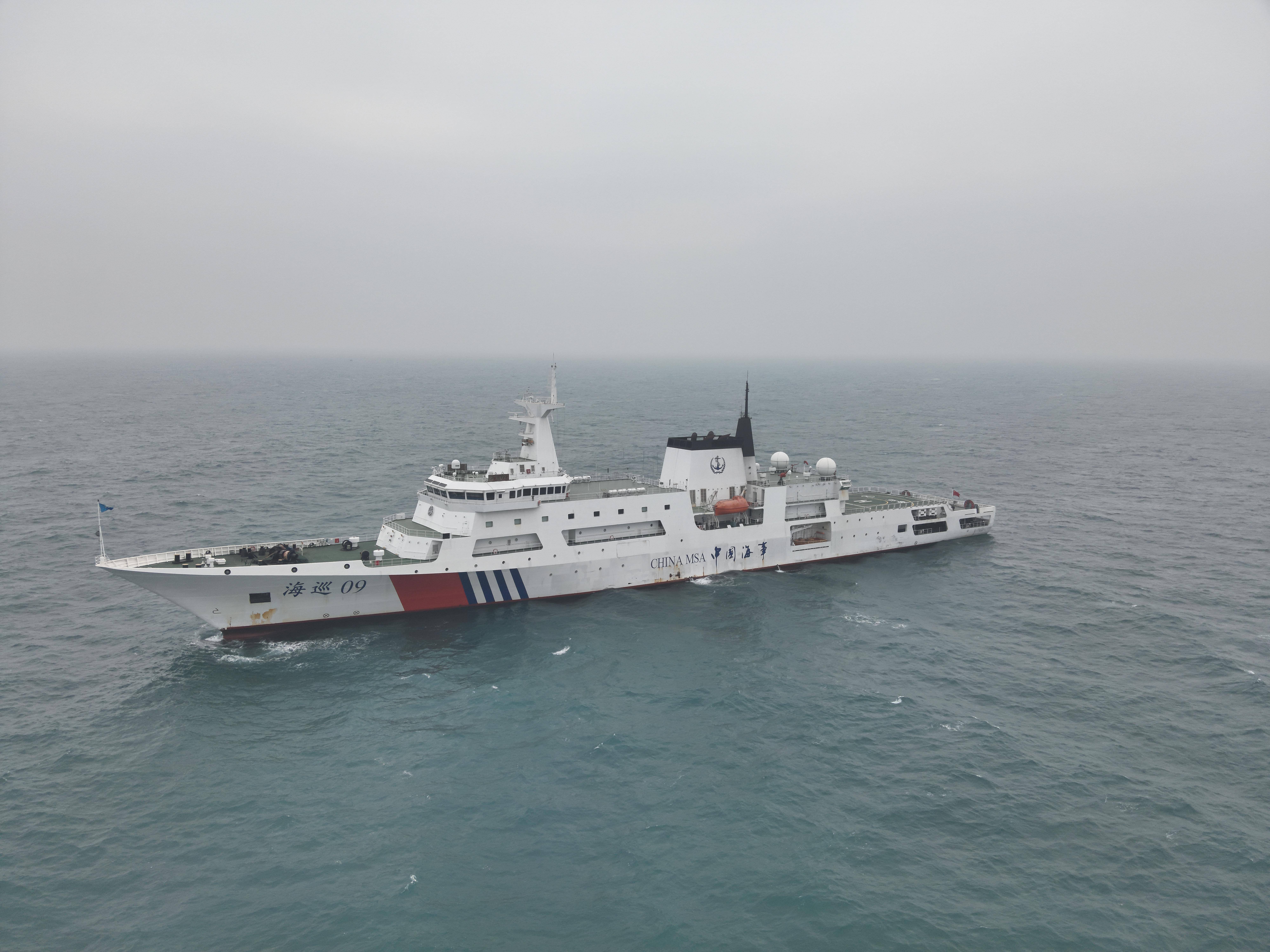 "海巡09"新年首巡阳江帆石海上风电场