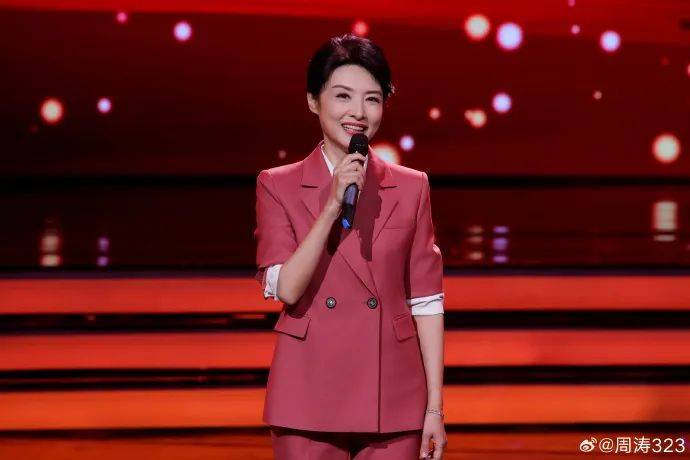 陪同周涛的“鸡窝头”讲解员走红,本人回应 陪同周涛的“鸡窝头”讲解员走红,本人回应