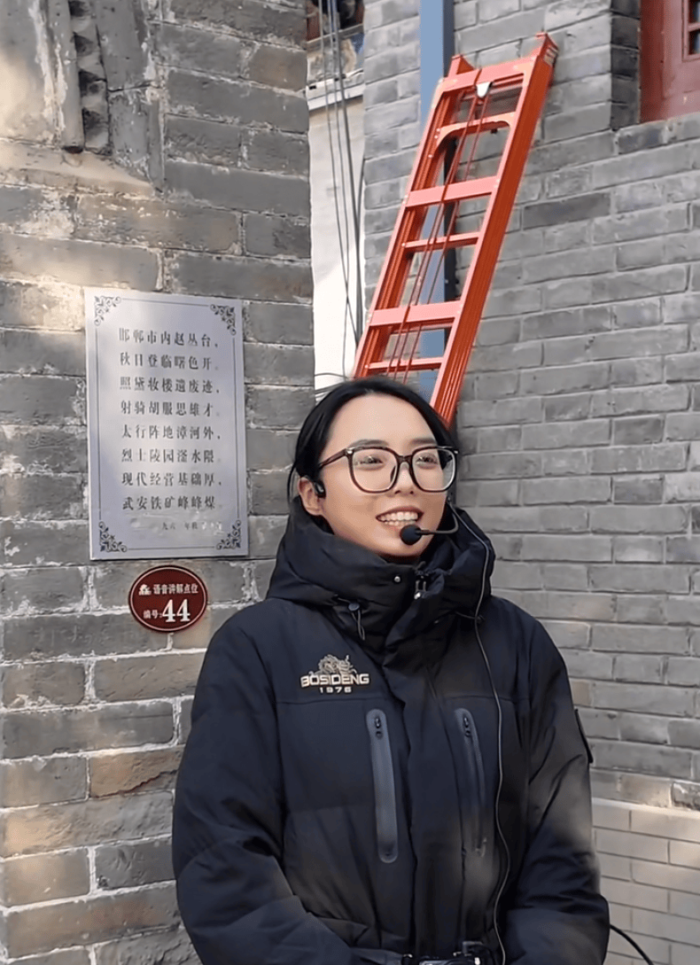 图片[2]-鸡窝头女士收拾得漂漂亮亮上班了！她还邀请全国各地网友来邯郸玩 -华闻时空