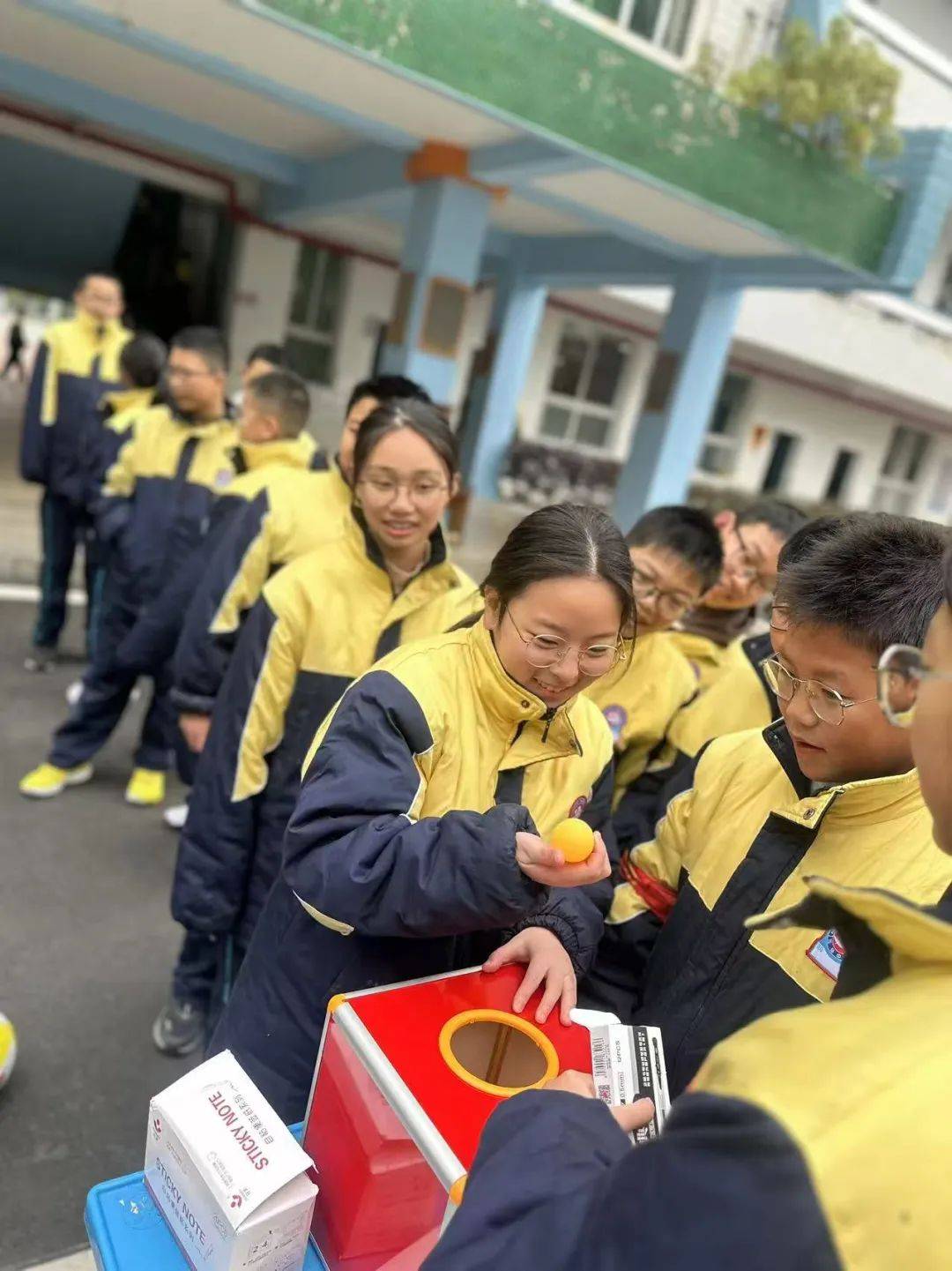 办一所学生自己的学校,景弘初一年级举行学生自主自治管理委员会总结
