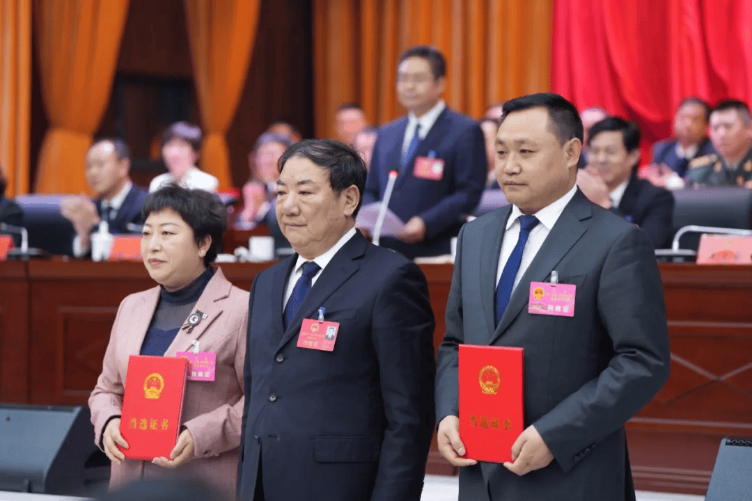 成县第十七届人民代表大会第四次会议胜利闭幕