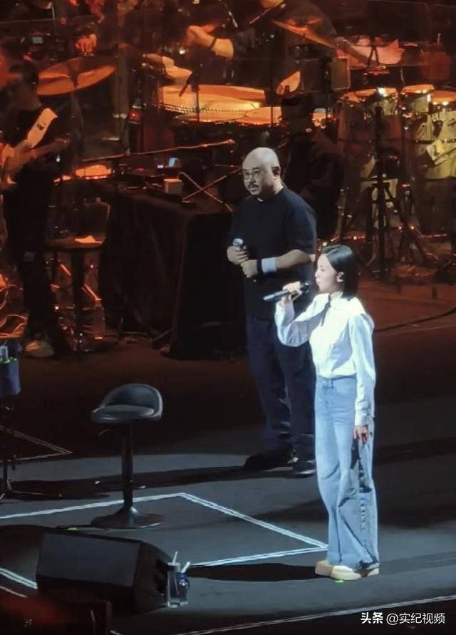 周煜琦曝刀郎北京演唱会吃火锅,全场消费徐子尧负责,理由很逗 周煜琦曝刀郎北京演唱会吃火锅,全场消费徐子尧负责,理由很逗