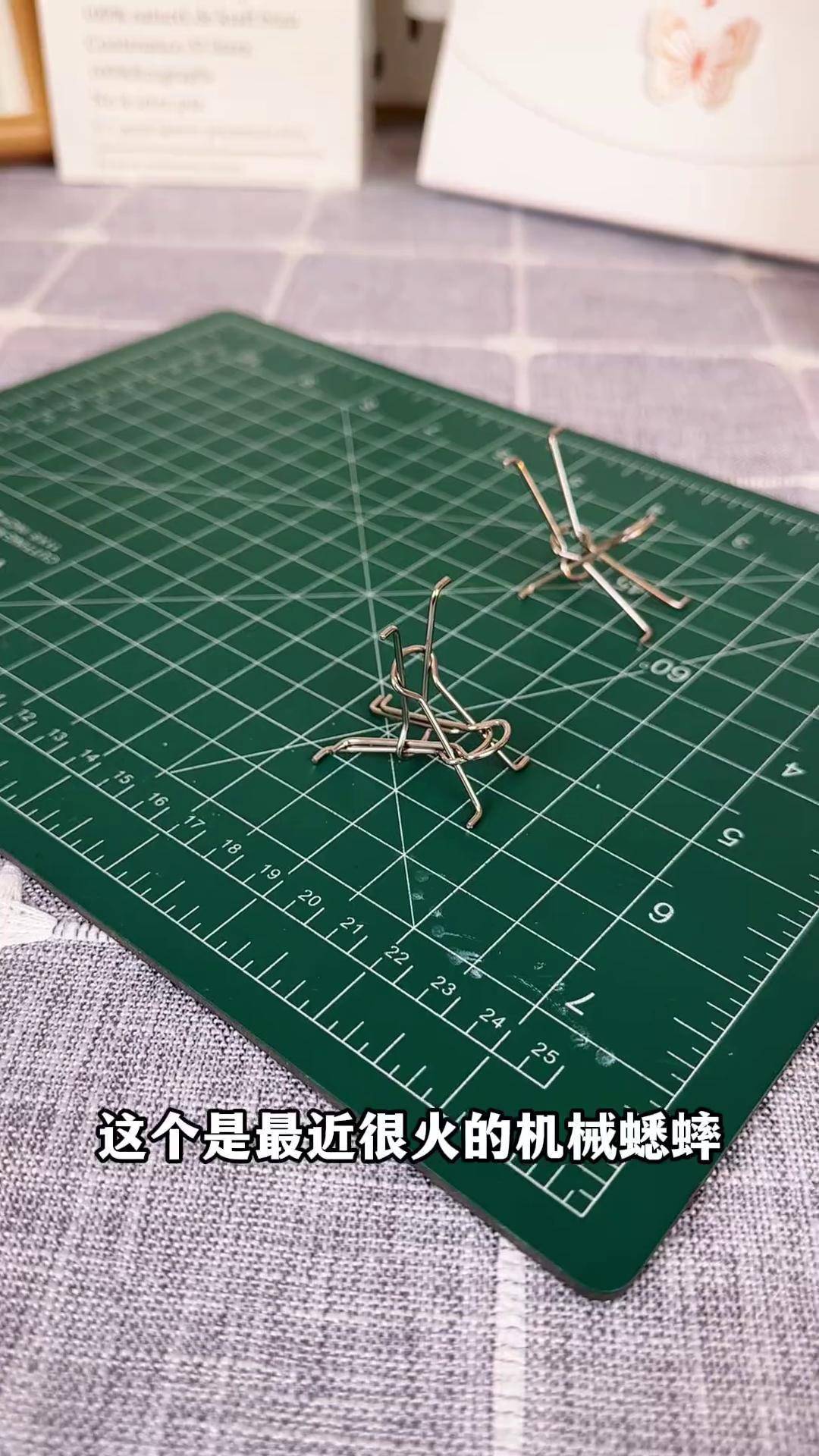 自制燕尾夹机械蟋蟀升级版,又软又弹跳的又远!手工diy 自制玩具 潮玩