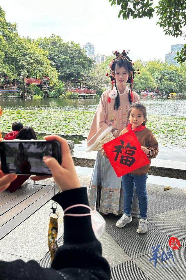 广州荔湾开启水陆花市盛宴“双花篮”将亮相传统迎果博app春花市｜聚“……(图7)