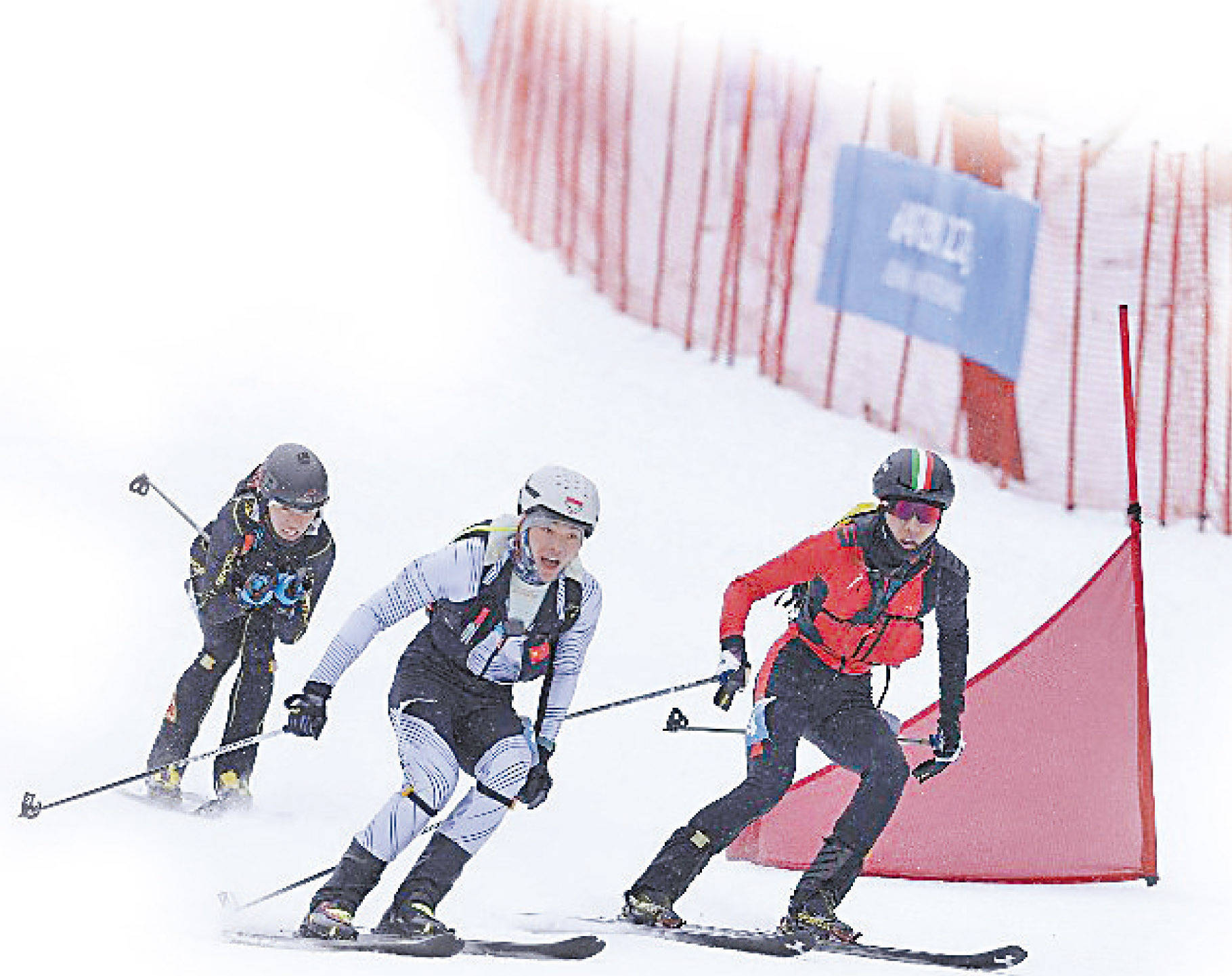 蒋国红 摄1月9日,2025年第九届亚洲冬季运动会滑雪登山测试赛在亚布力