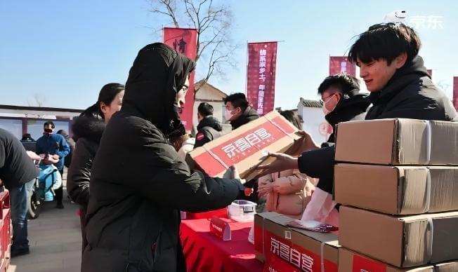 刘强东年货清单现“智能学习神器”，有道词典笔赋能家乡学子