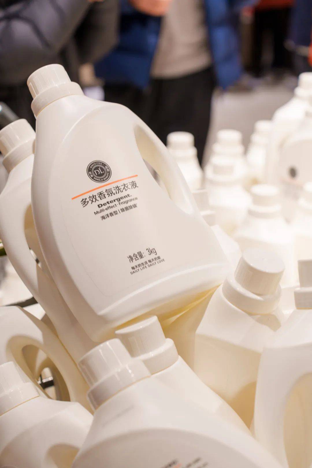 都是未添加色素,香精,防腐剂的干净款;爆款dl除菌除螨洗衣液,更是含有