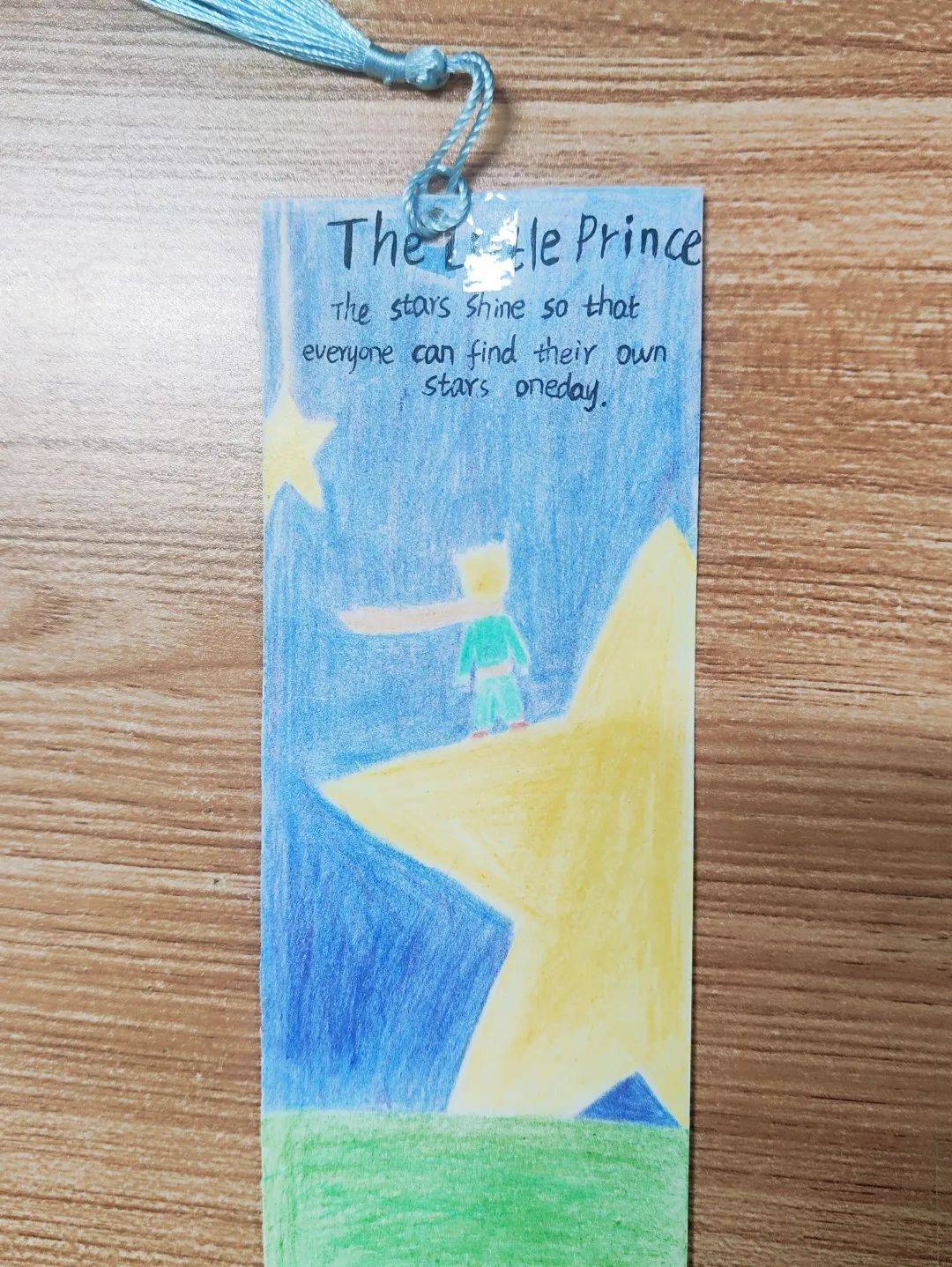 书签,小巧而精致,每一张都蕴含着同学们对英语知识的热爱