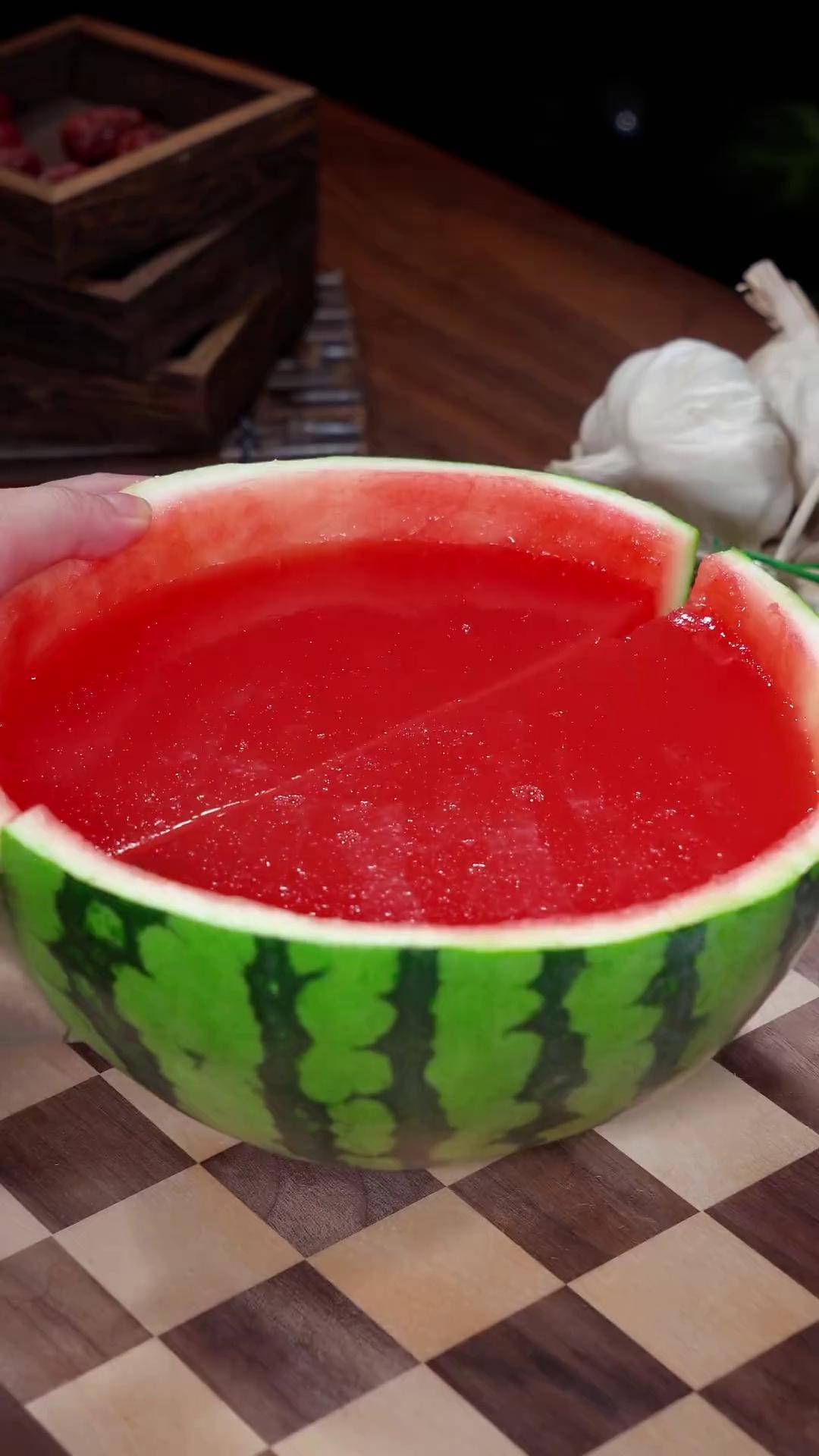 今天这个视频我教你变废为宝,清凉又爽口,你可要收藏好咯仙草西瓜果冻