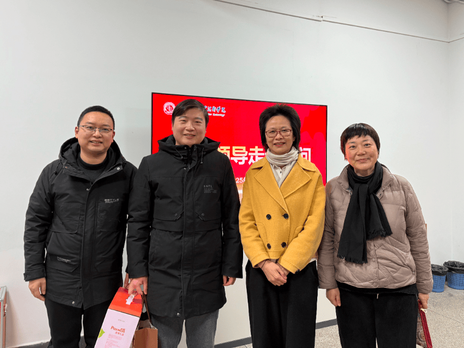 15日上午,党委委员,副院长张成一行走访慰问退休院领导朱伟龙,杨振鹏