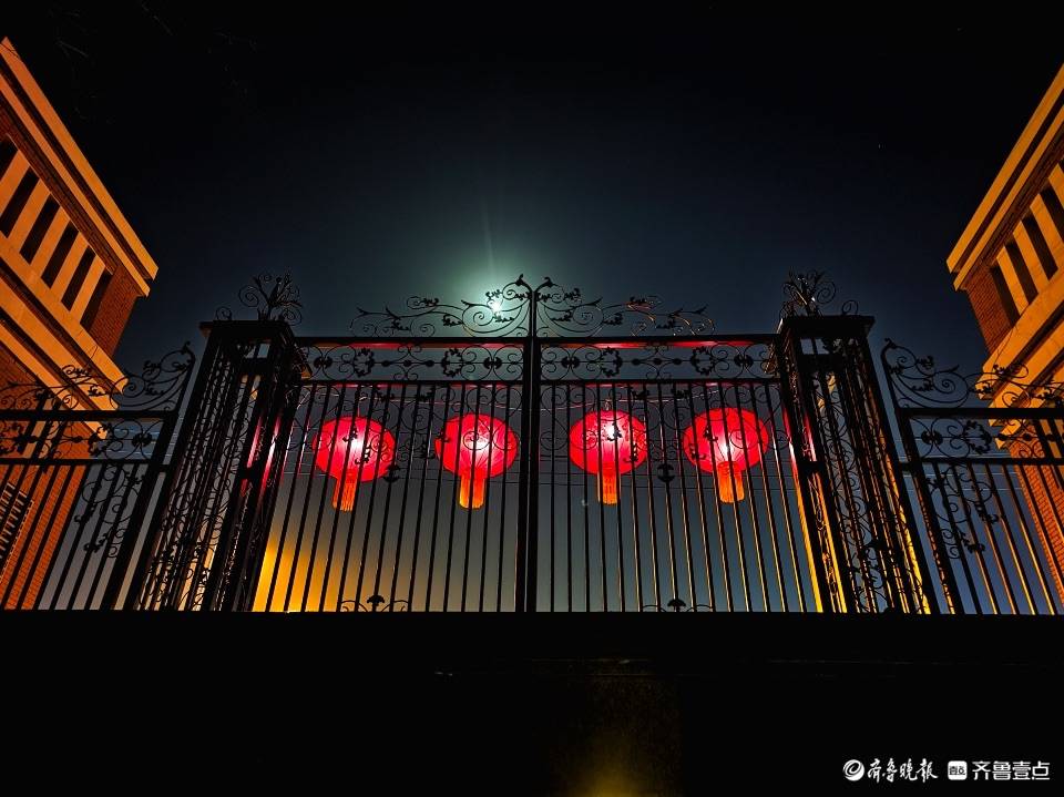 吉祥中国年 | 迎新春年味浓，夜幕下大红灯笼暖融融