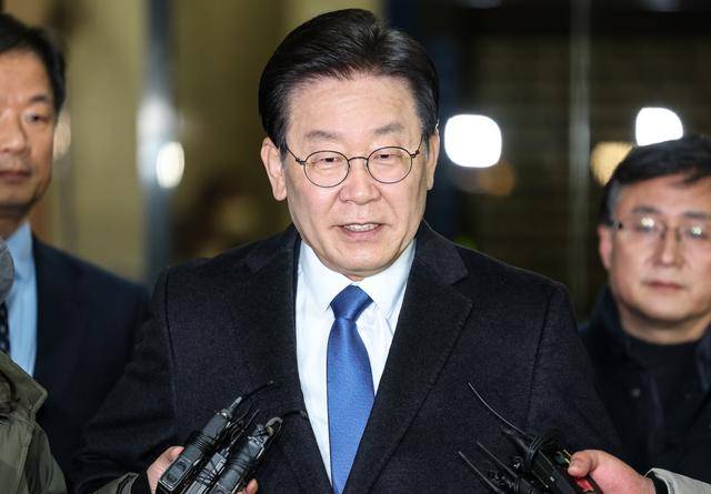 韩国执政党民调支持率反超最大在野党_民主党_国民_力量