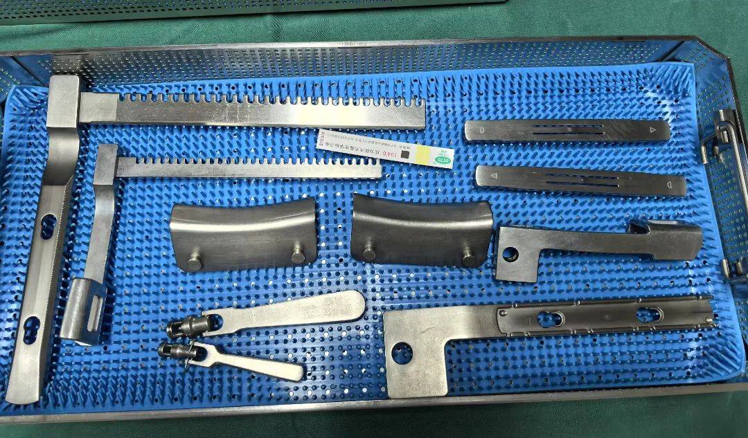 供应室深夜灯火:为心脏器械"守时"