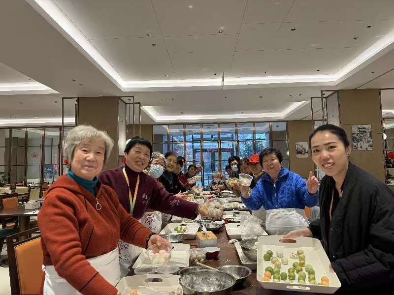 网曝泰康之家甬园护理公寓饭里有鸡粪 养老院家属想全额退款(图1)