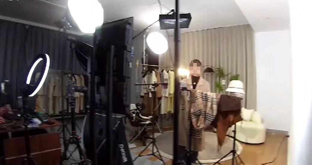 直播间100%羊毛大衣被指含量虚标 香香生活号启动退一赔三(图1)