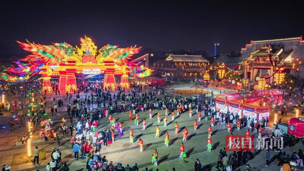 黄鹤楼东方明珠电视塔洪崖洞……武汉园博园花灯会铺展长江文化画卷(图2)