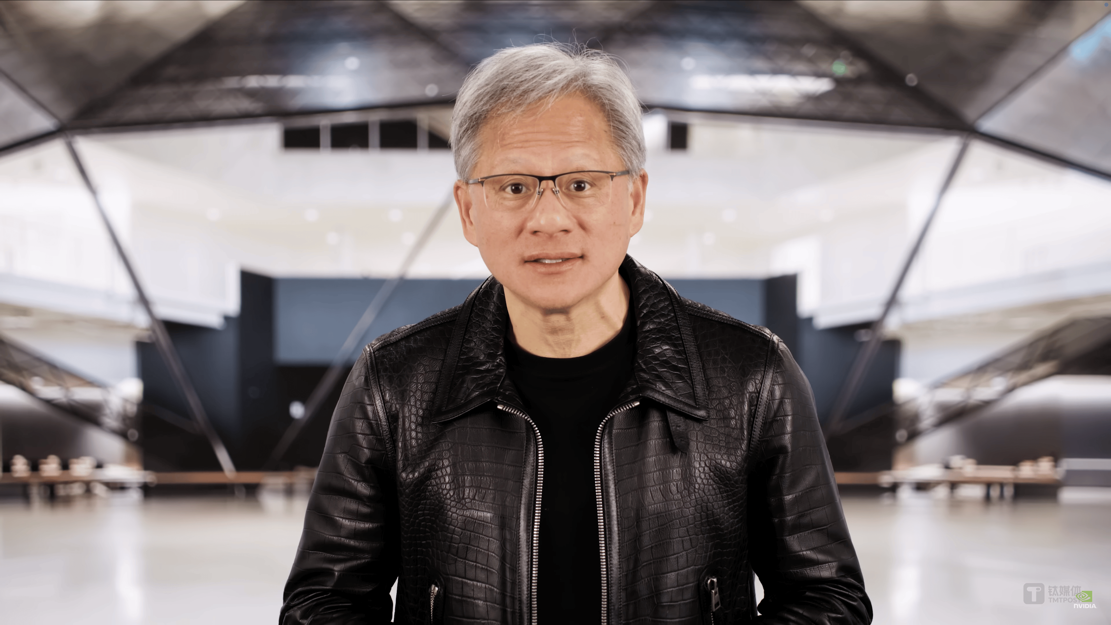 黄仁勋缺席特朗普“登基”时刻,跑中国“路演”一周|钛媒体AGI_美国科技_芯片_公司