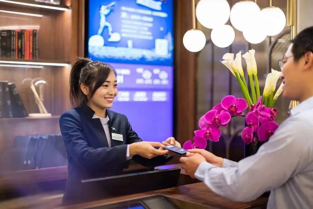 前台作为酒店与客人接触的第一窗口,基本服务礼仪要做好,切不可因为