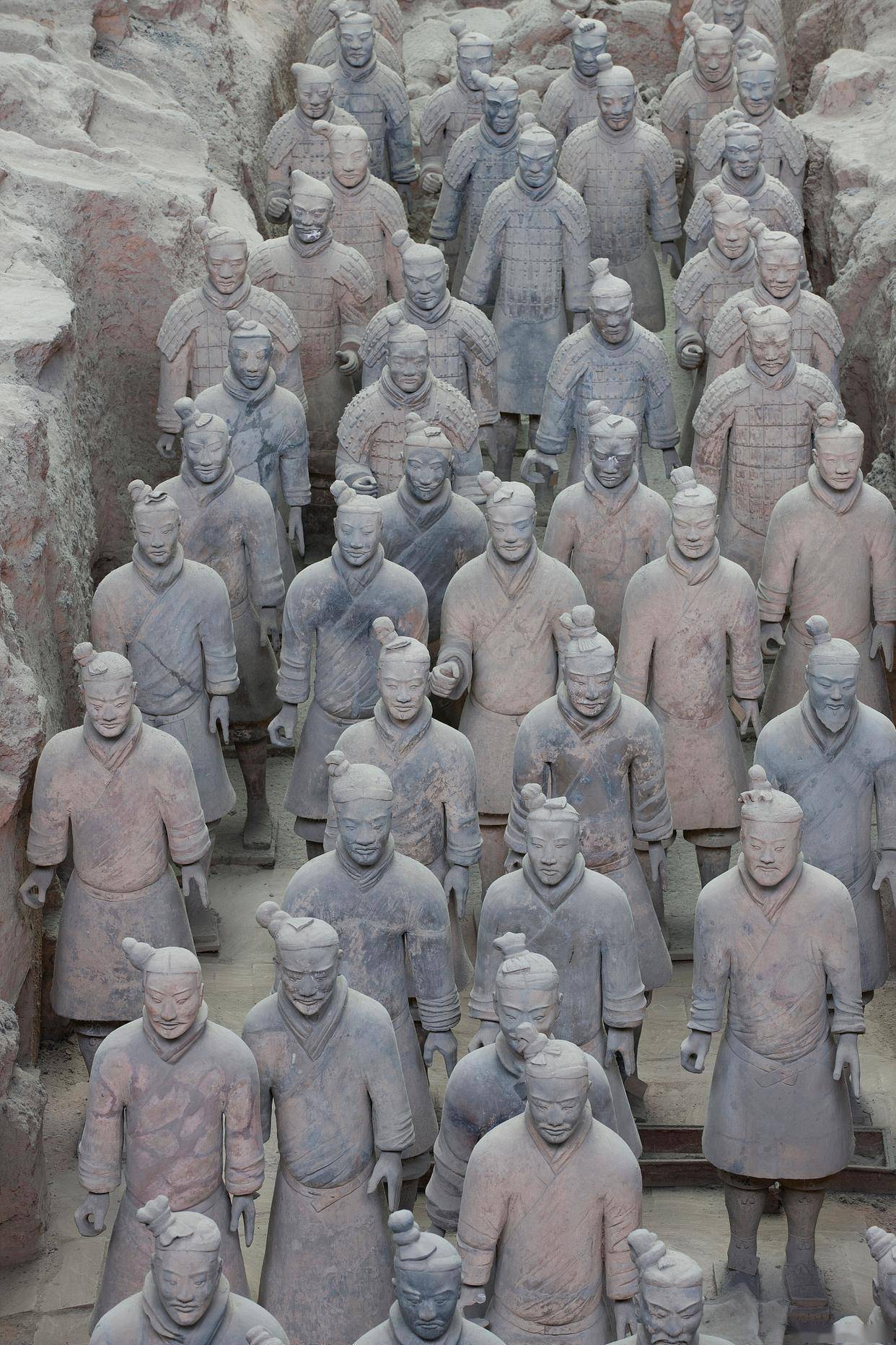 秦始皇兵马俑简介，千年古墓中的军事盛宴，震撼世界的泥土奇迹！_文化_中国_秦朝