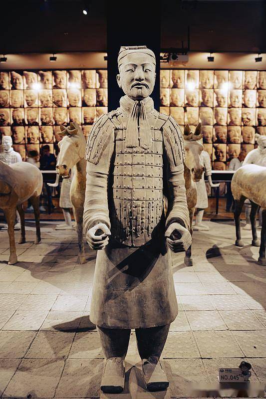 秦始皇兵马俑简介，千年古墓中的军事盛宴，震撼世界的泥土奇迹！_文化_中国_秦朝