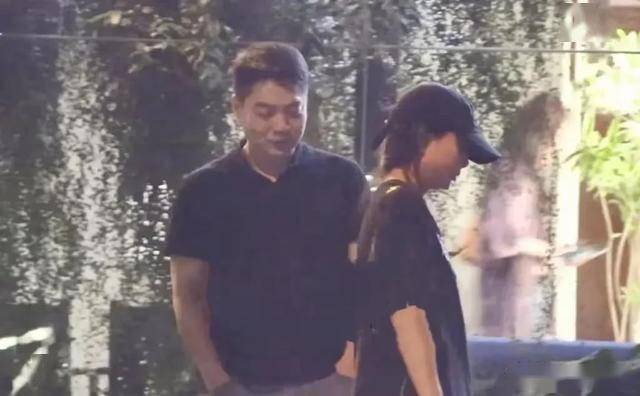 蛇年春晚：中年女演员同框，各展独特魅力，蛇年春晚：闫妮、殷桃等女星同框的视觉盛宴