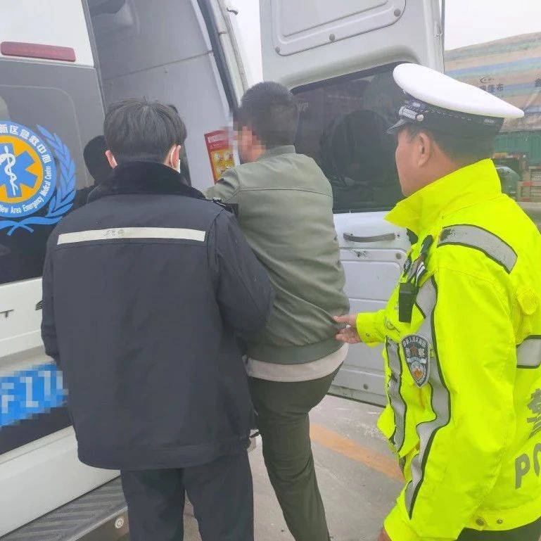 黄岛这个高速服务区发生的一幕!_驾驶员_巡逻_情况