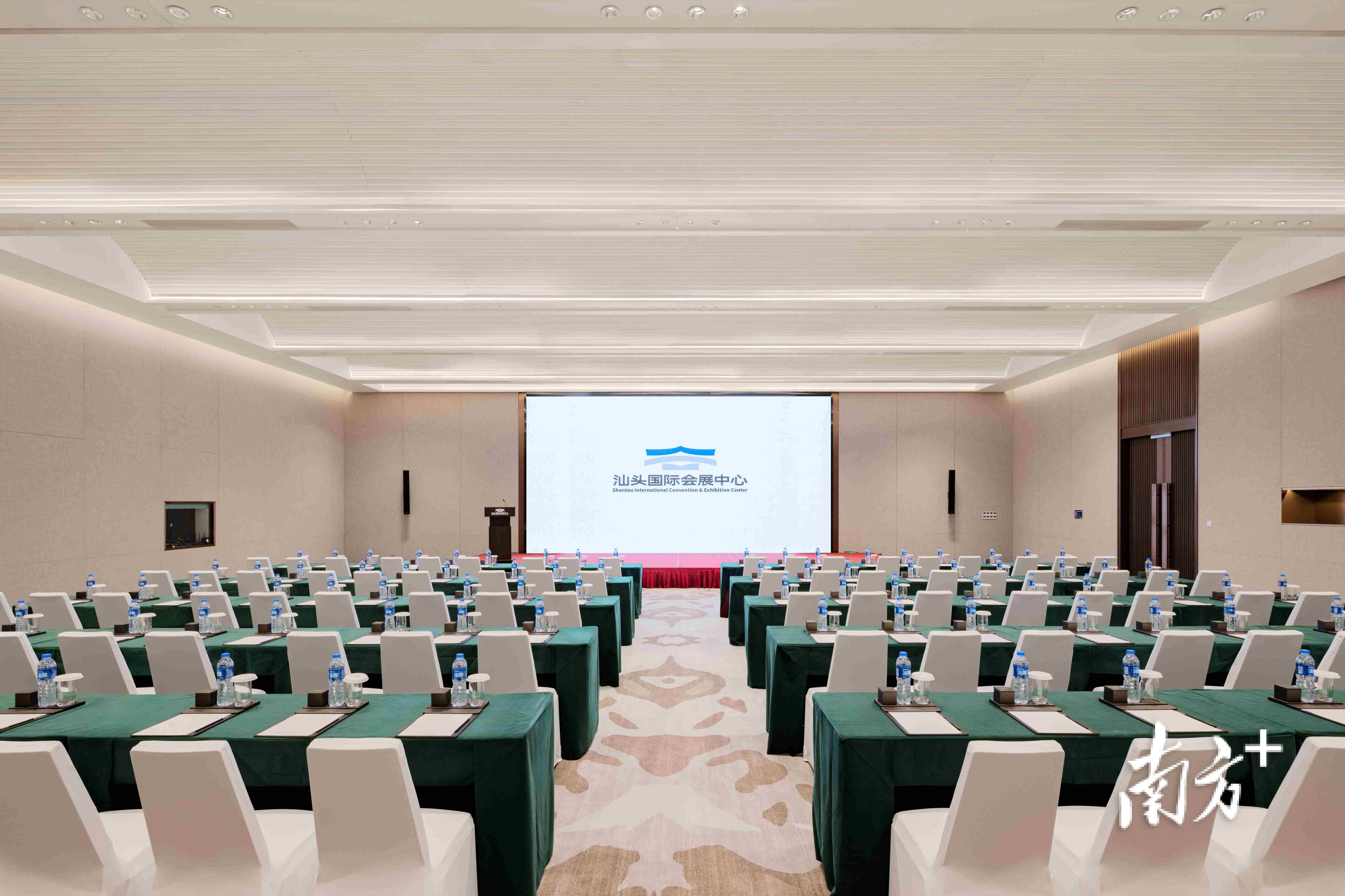 ▍会议厅室:高雅格调,悦享风光适合主题:公司开年聚会,高规格企业峰会