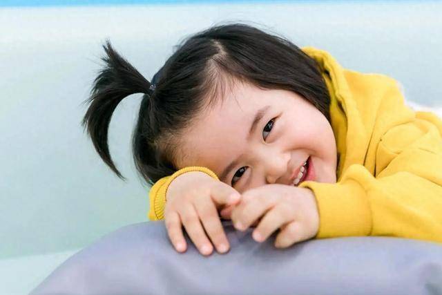 孩子头发"老鼠尾",暗示性格特征