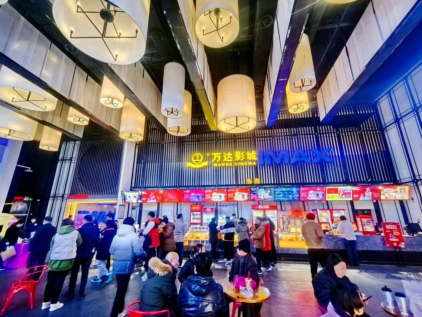图片[2]-《哪吒2》爆火下的县城影院春节档：爆米花原料要借，3D眼镜厂断货 -华闻时空