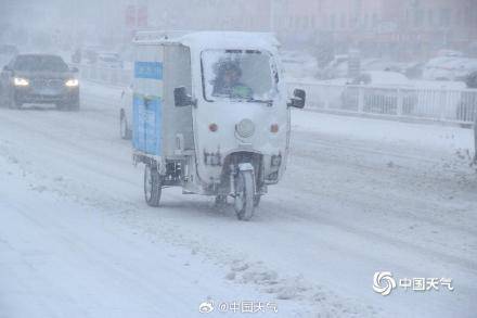 山東威海降雪繼續(xù) 天地銀白仿佛進(jìn)入“冰河世紀(jì)”