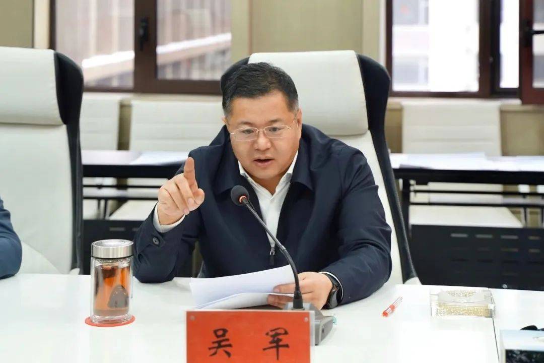 吴军书记,于胜林区长强调,要以"开局就是决战,起步就是冲刺"的