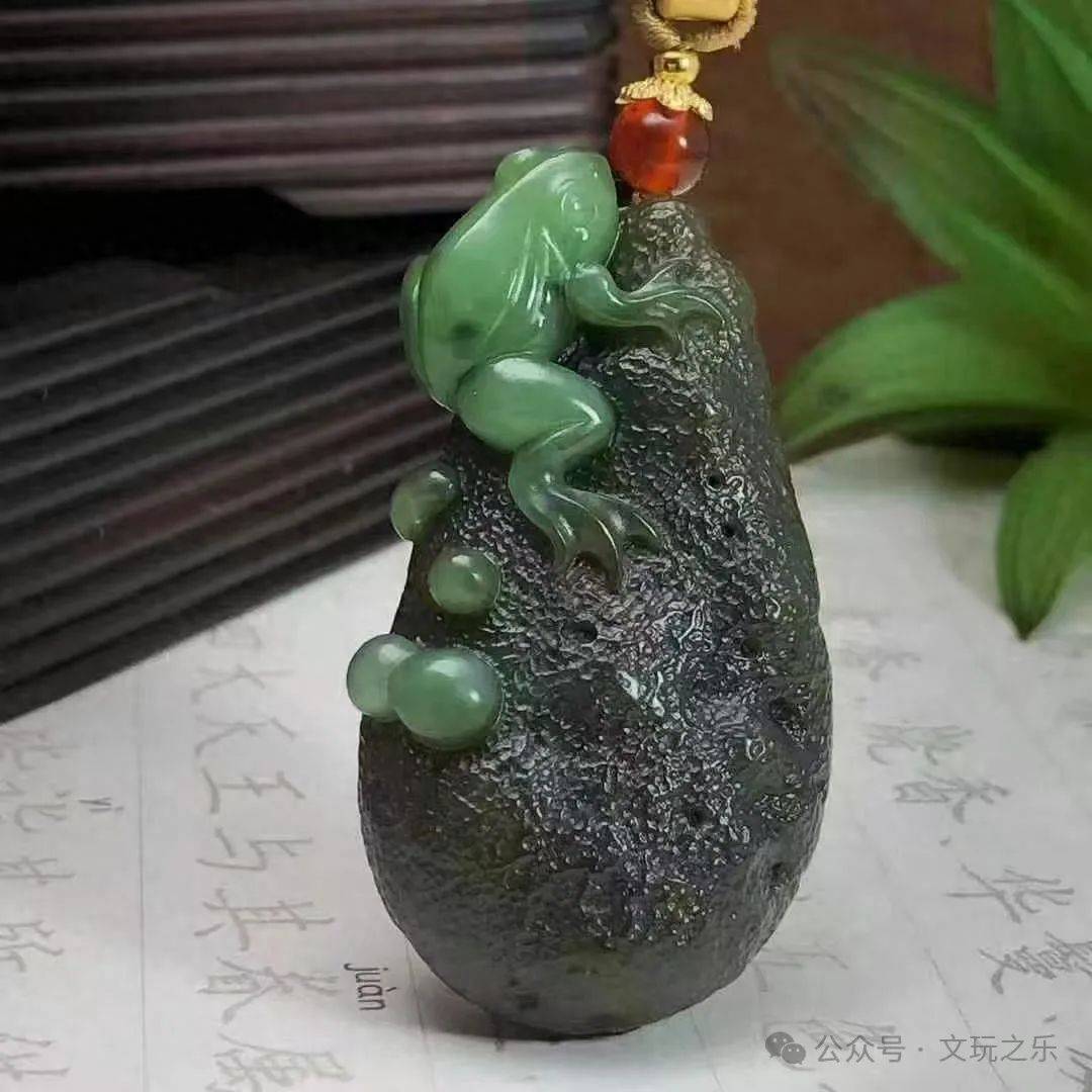 碧玉雕刻的青蛙太好看,现实中我却特别怕这种黏糊糊的生物