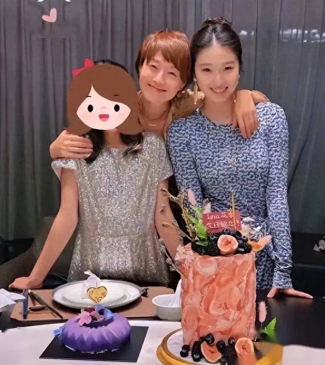 马伊琍大女儿近照曝光,才16岁身材比例直逼超模水准