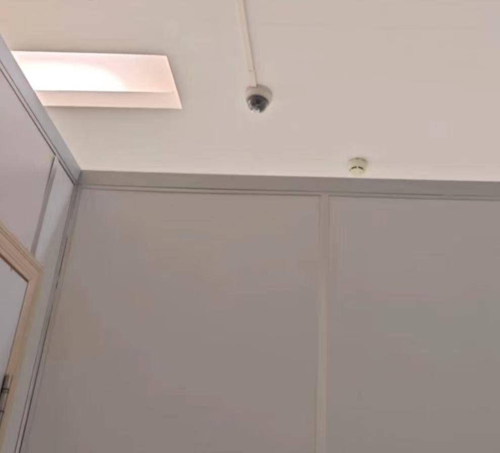 医院更衣室摄像头引担忧科室称不会泄露隐私将申请装隔板