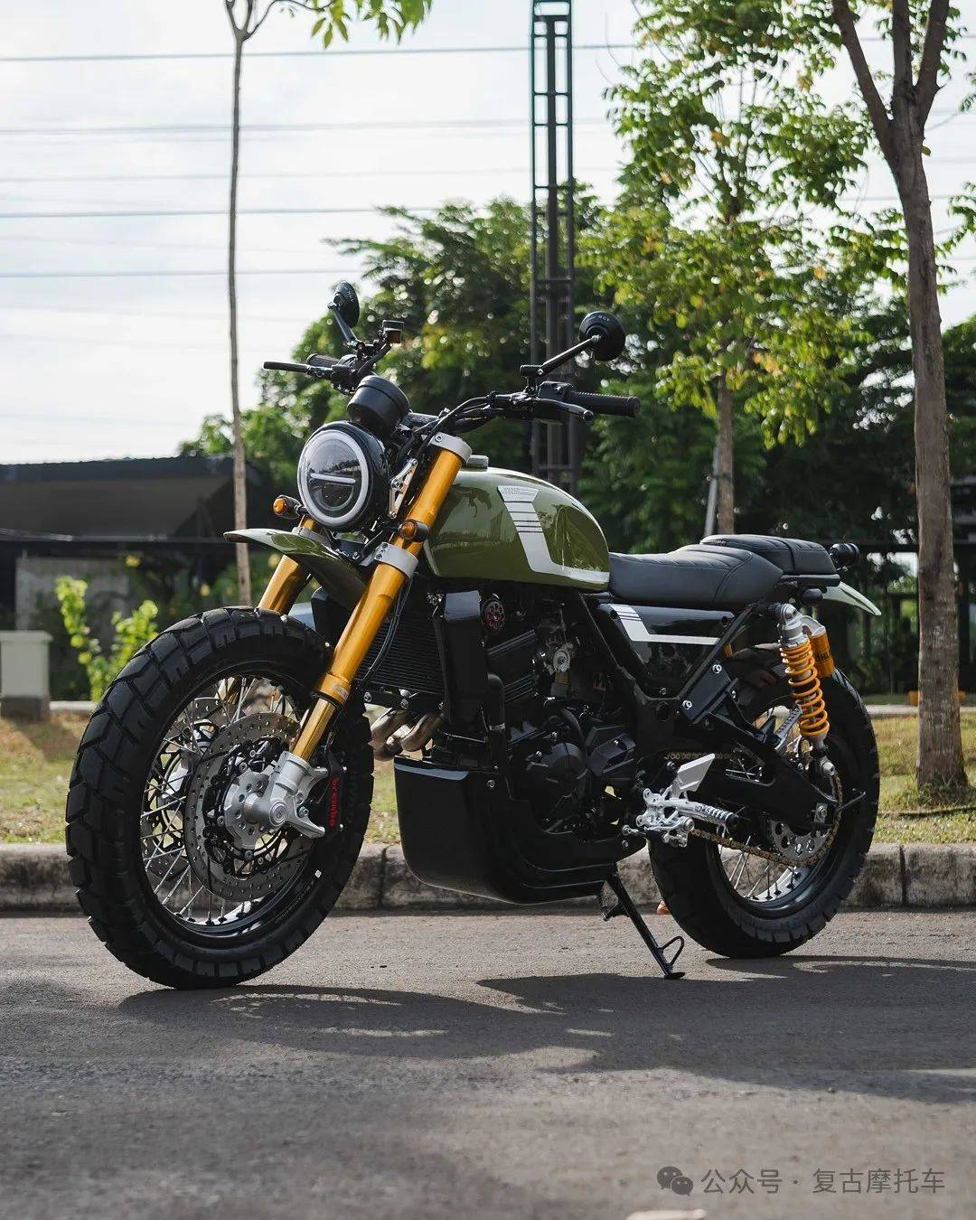 这台使用川崎ninja 250改造而来的scrambler
