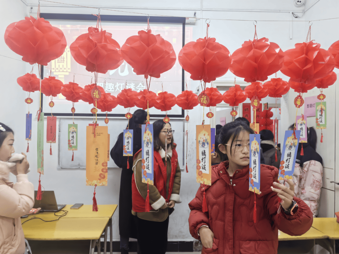 船山路社区:欢乐猜灯谜 喜庆闹元宵