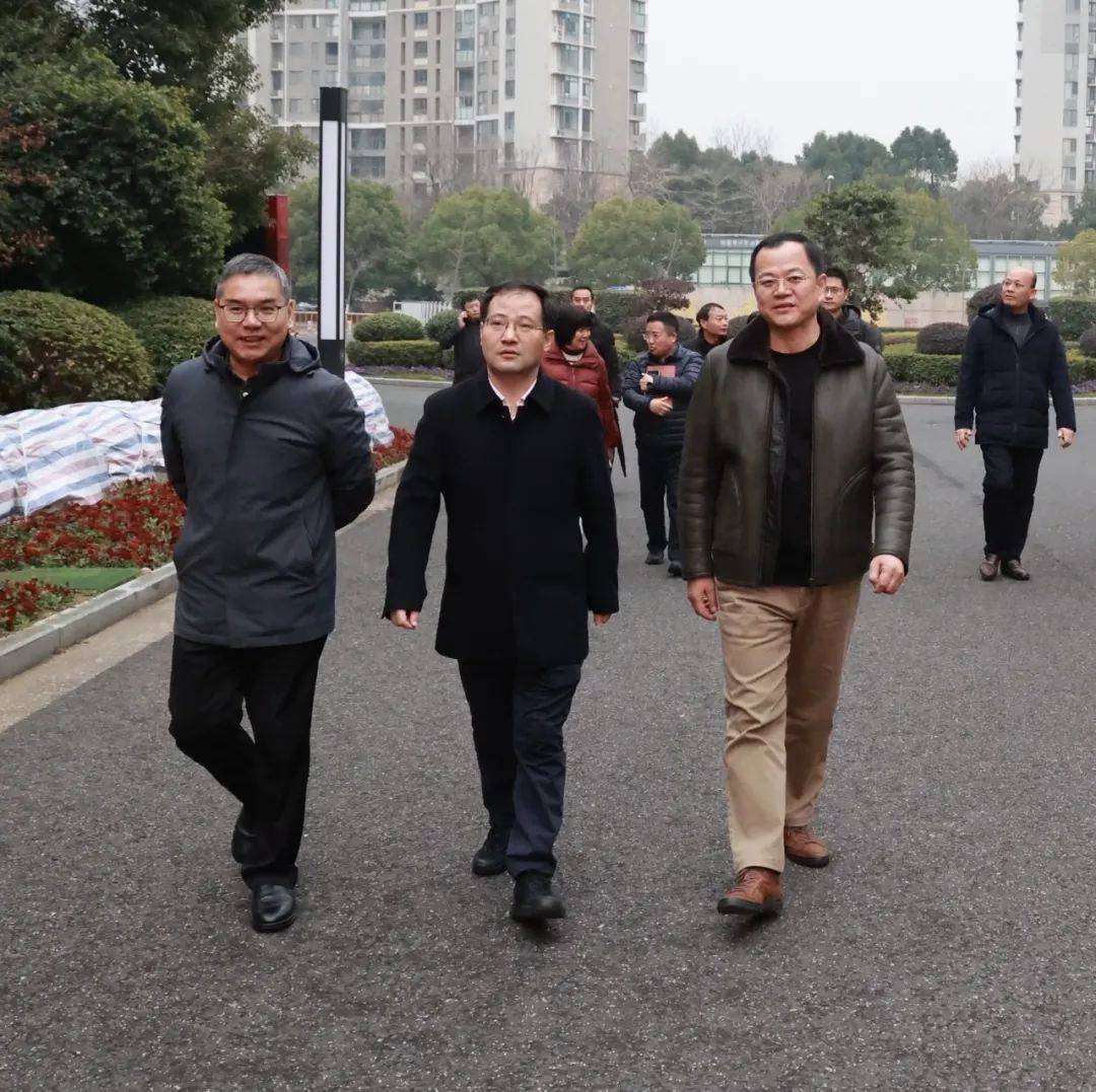 宋新春局长检查学校开学工作