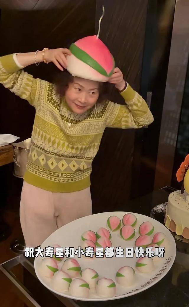 颖儿付辛博全家出动 澳门庆祝女儿7岁生辰