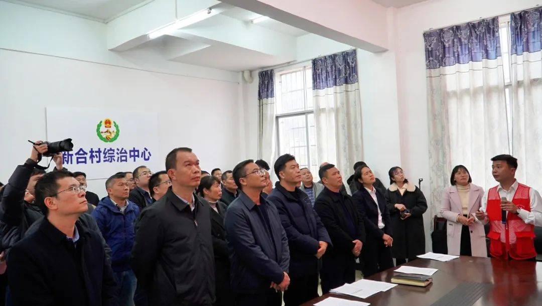 县委常委,政法委书记陆忠喜,副县长,县公安局局长谢世波出席会议.