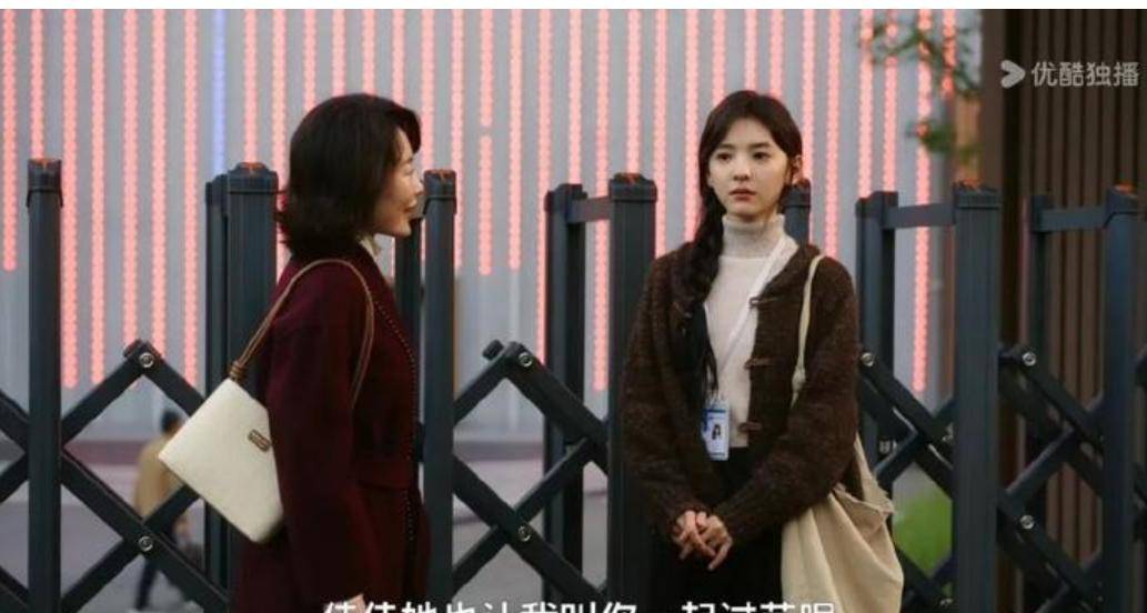 《难哄》温以凡梦游疯狂搓胳膊，才知寄人篱下被大伯母毒打两年_桑延_生活_黑暗