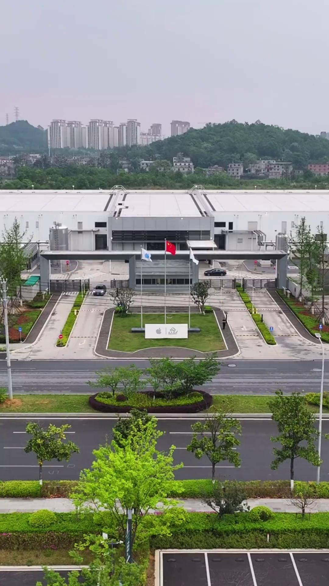 航拍亚洲最大的苹果数据中心云上贵州总投资10亿美元占地430亩你的i