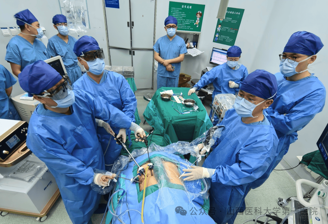 同时同期一侧腹腔镜肾上腺肿瘤切除 对侧经皮肾镜碎石取石术