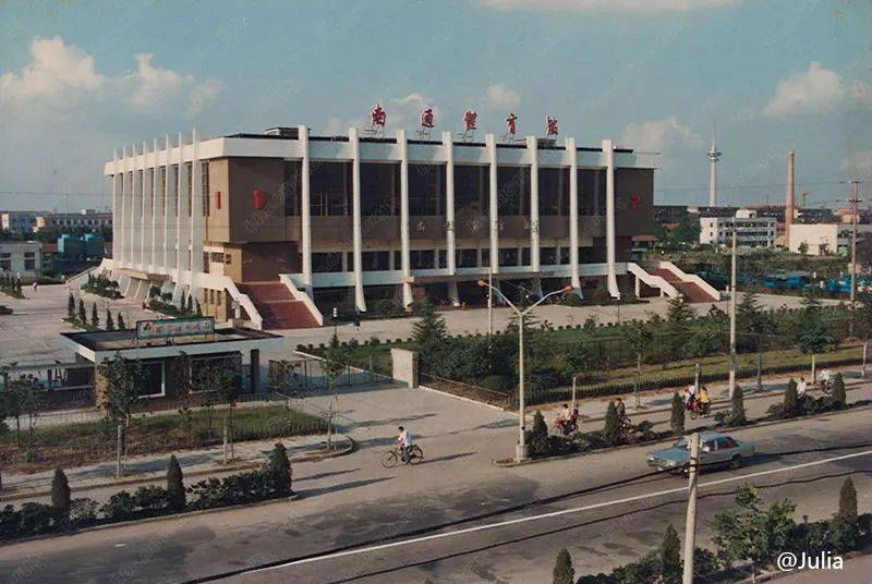 南通体育馆人民路街心花园 钟楼广场人民西路它们记录着南通的过去也见证