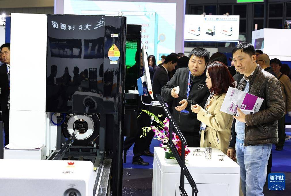 kaiyun开云下载新华全媒＋｜2025上海国际机床展开幕(图5)